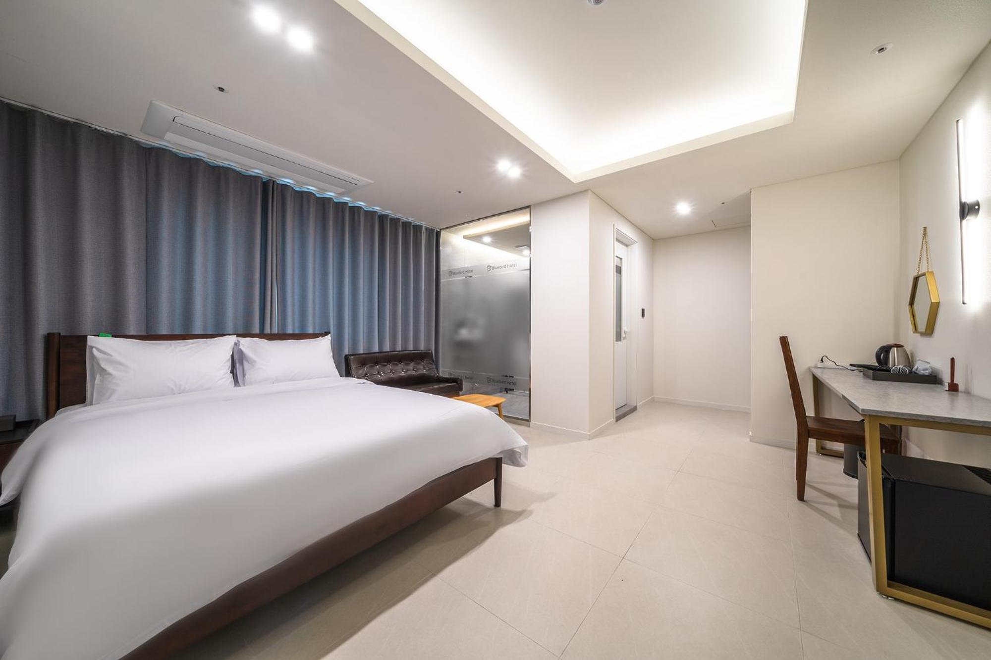 Bluebird Hotel Инчон Экстерьер фото